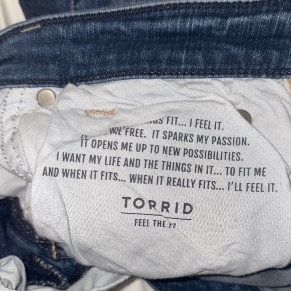 Torrid - Crop Boyfriend Vintage Stretch Jeans - Size 14 - Picture 11 of 12